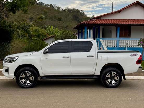 TOYOTA-HILUX-2.8 SRX 4X4 CD 16V DIESEL 4P AUTOMÁTICO TOYOTA-HILUX-2018