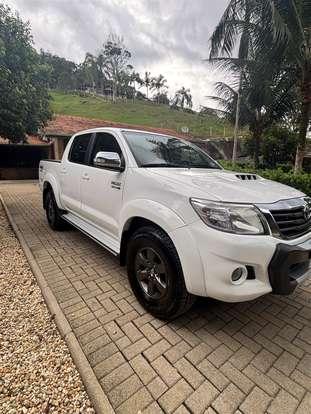 TOYOTA-HILUX-2012