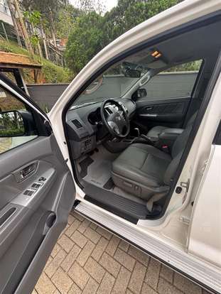 TOYOTA-HILUX-2012