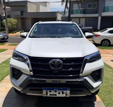 TOYOTA-HILUX SW4-2.8 D-4D TURBO DIESEL SRX 7L 4X4 AUTOMÁTICO TOYOTA-HILUX SW4-2023