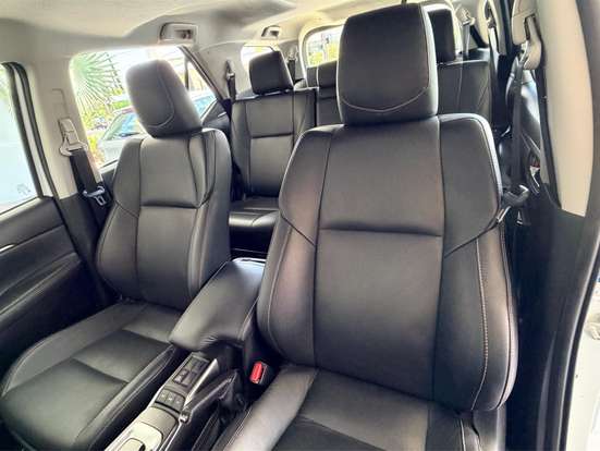 TOYOTA-HILUX SW4-2.8 D-4D TURBO DIESEL SRX 7L 4X4 AUTOMÁTICO TOYOTA-HILUX SW4-2023