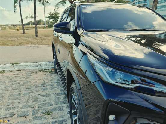 TOYOTA-HILUX SW4-2.8 D-4D TURBO DIESEL SRX PLATINUM 7L 4X4 AUTOMÁTICO TOYOTA-HILUX SW4-2023