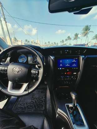 TOYOTA-HILUX SW4-2023