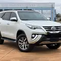 TOYOTA HILUX SW4 2.8 SRX 4X4 7 LUGARES 16V TURBO INTERCOOLER DIESEL 4P AUTOMÁTICO TOYOTA HILUX SW4 2.8 SRX 4X4 7 LUGARES 16V TURBO INTERCOOLER DIESEL 4P AUTOMÁTICO