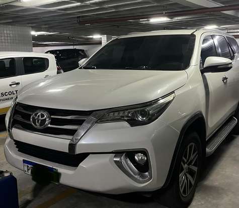 TOYOTA-HILUX SW4-2.8 SRX 4X4 7 LUGARES 16V TURBO INTERCOOLER DIESEL 4P AUTOMÁTICO TOYOTA-HILUX SW4-2016