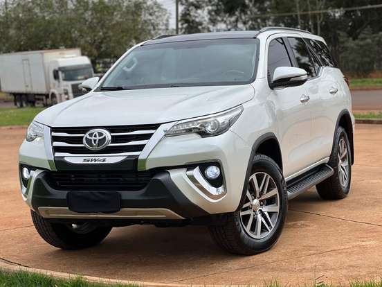 TOYOTA-HILUX SW4-2.8 SRX 4X4 7 LUGARES 16V TURBO INTERCOOLER DIESEL 4P AUTOMÁTICO TOYOTA-HILUX SW4-2016