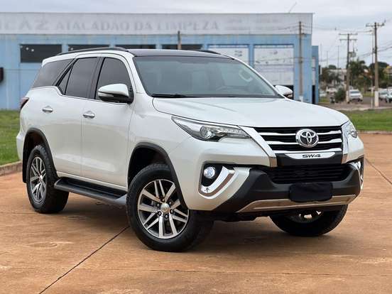 TOYOTA-HILUX SW4-2.8 SRX 4X4 7 LUGARES 16V TURBO INTERCOOLER DIESEL 4P AUTOMÁTICO TOYOTA-HILUX SW4-2016