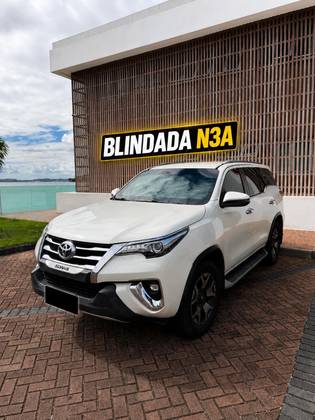 TOYOTA HILUX SW4 2.8 SRX DIAMOND 4X4 7 LUGARES 16V TURBO INTERCOOLER DIESEL 4P AUTOMÁTICO