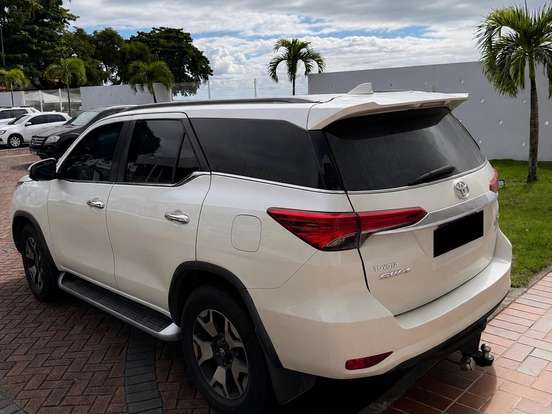 TOYOTA-HILUX SW4-2.8 SRX DIAMOND 4X4 7 LUGARES 16V TURBO INTERCOOLER DIESEL 4P AUTOMÁTICO TOYOTA-HILUX SW4-2019