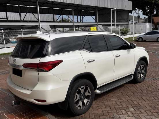 TOYOTA-HILUX SW4-2.8 SRX DIAMOND 4X4 7 LUGARES 16V TURBO INTERCOOLER DIESEL 4P AUTOMÁTICO TOYOTA-HILUX SW4-2019