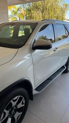 TOYOTA-HILUX SW4-2.8 SRX DIAMOND 4X4 7 LUGARES 16V TURBO INTERCOOLER DIESEL 4P AUTOMÁTICO TOYOTA-HILUX SW4-2019