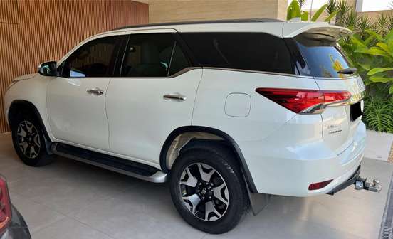 TOYOTA-HILUX SW4-2.8 SRX DIAMOND 4X4 7 LUGARES 16V TURBO INTERCOOLER DIESEL 4P AUTOMÁTICO TOYOTA-HILUX SW4-2019