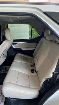TOYOTA-HILUX SW4-2.8 SRX DIAMOND 4X4 7 LUGARES 16V TURBO INTERCOOLER DIESEL 4P AUTOMÁTICO TOYOTA-HILUX SW4-2019