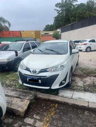 TOYOTA-YARIS-2019