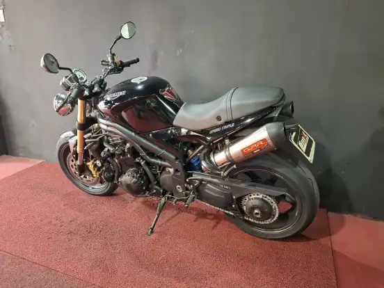 TRIUMPH-SPEED TRIPLE 1050i TRIUMPH-SPEED TRIPLE 1050i-2006