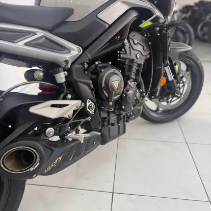TRIUMPH-STREET TRIPLE R ABS-2023