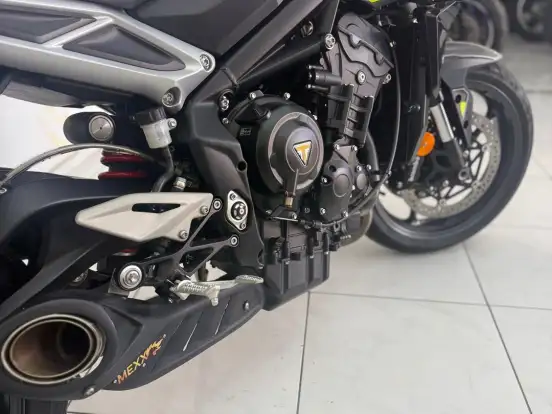 TRIUMPH-STREET TRIPLE R ABS TRIUMPH-STREET TRIPLE R ABS-2023