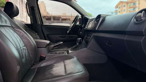 VOLKSWAGEN-AMAROK-2015