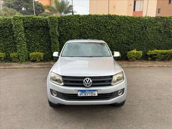 VOLKSWAGEN-AMAROK-2012