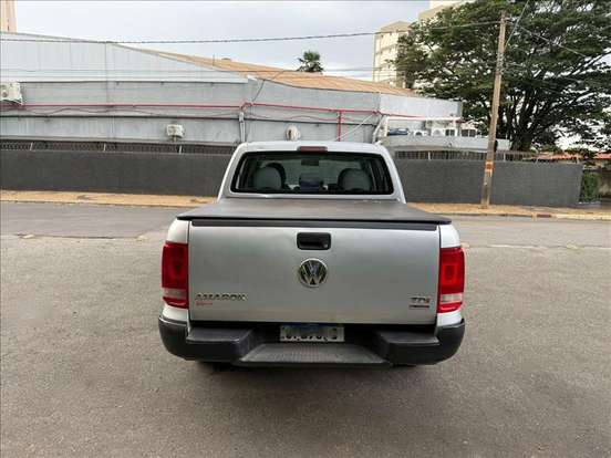 VOLKSWAGEN-AMAROK-2012