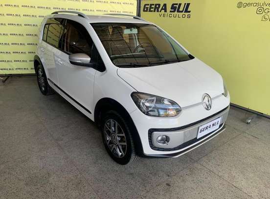 VOLKSWAGEN-CROSS UP-2015