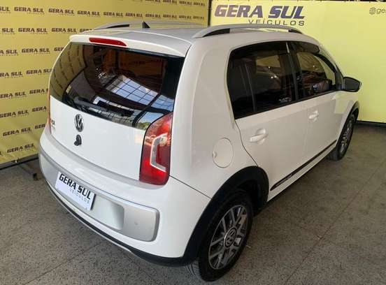 VOLKSWAGEN-CROSS UP-2015