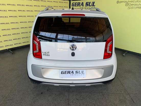 VOLKSWAGEN-CROSS UP-2015