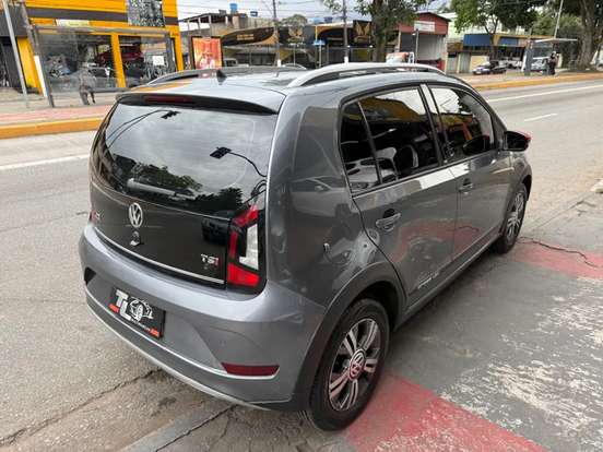 VOLKSWAGEN-CROSS UP-2017