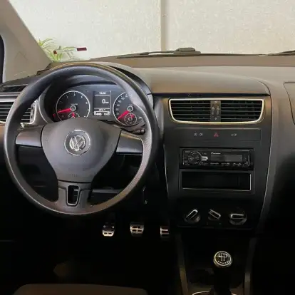 VOLKSWAGEN-CROSSFOX-2012