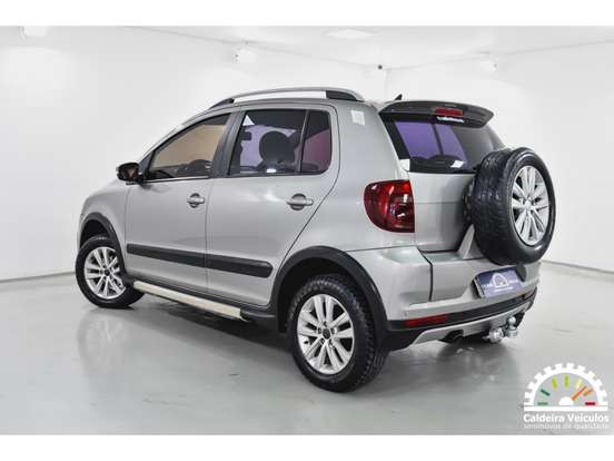 VOLKSWAGEN-CROSSFOX-2012