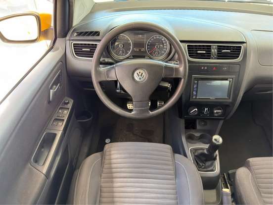 VOLKSWAGEN-CROSSFOX-2010