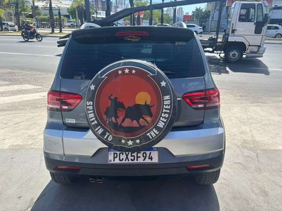 VOLKSWAGEN-CROSSFOX-2015