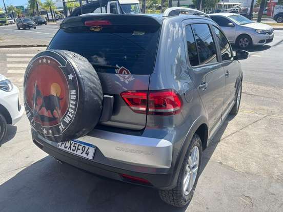 VOLKSWAGEN-CROSSFOX-2015