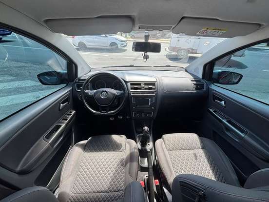 VOLKSWAGEN-CROSSFOX-2015