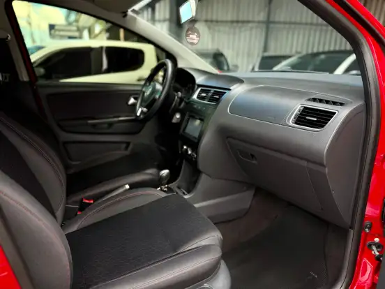 VOLKSWAGEN-FOX-2012