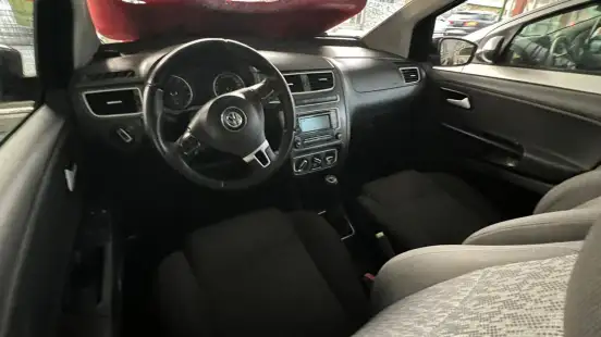 VOLKSWAGEN-FOX-2014