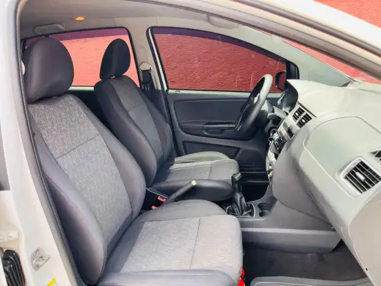 VOLKSWAGEN-FOX-1.6 MI 8V FLEX 4P MANUAL VOLKSWAGEN-FOX-2013
