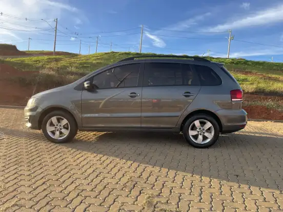 VOLKSWAGEN-FOX-2017