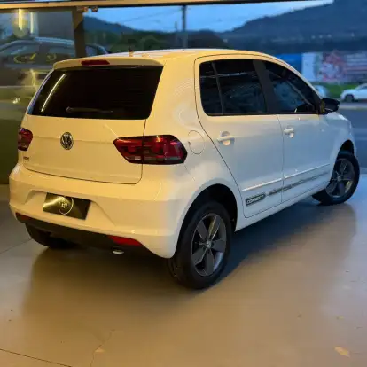 VOLKSWAGEN-FOX-2017