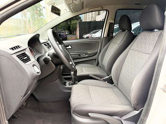 VOLKSWAGEN-FOX-2013