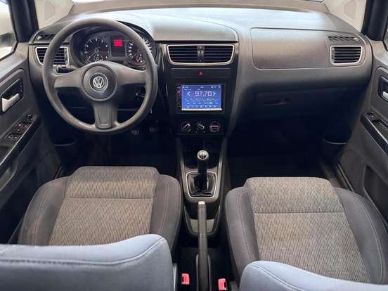 VOLKSWAGEN-FOX-2012