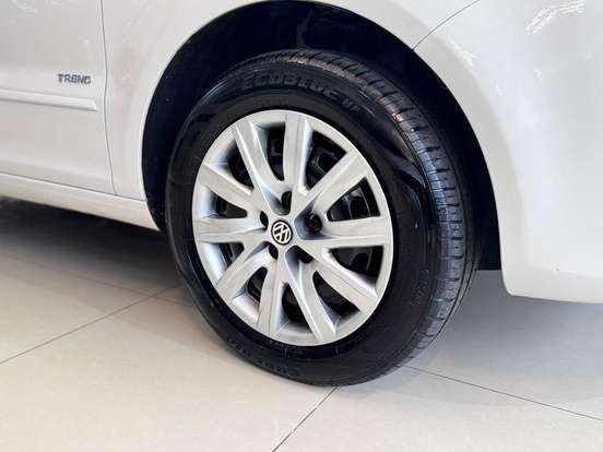 VOLKSWAGEN-FOX-2012