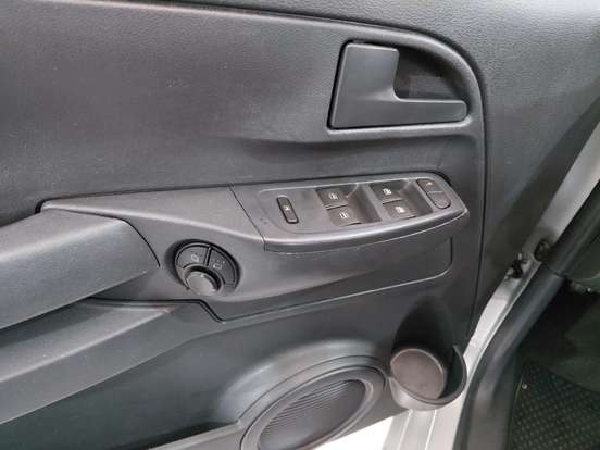 VOLKSWAGEN-FOX-2005