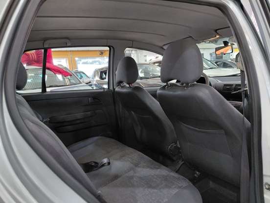 VOLKSWAGEN-FOX-1.6 MI PLUS 8V GASOLINA 4P MANUAL VOLKSWAGEN-FOX-2005
