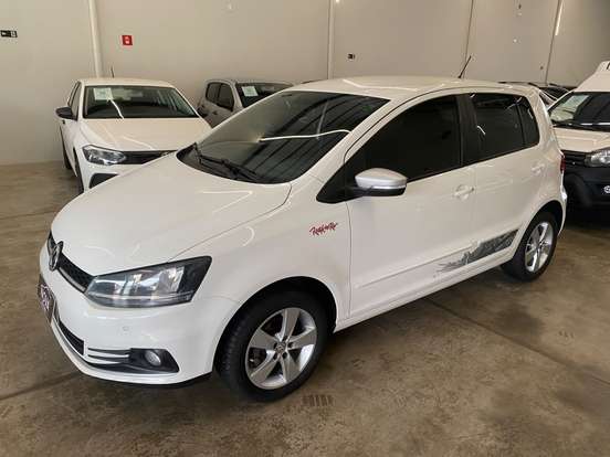 VOLKSWAGEN-FOX-2015