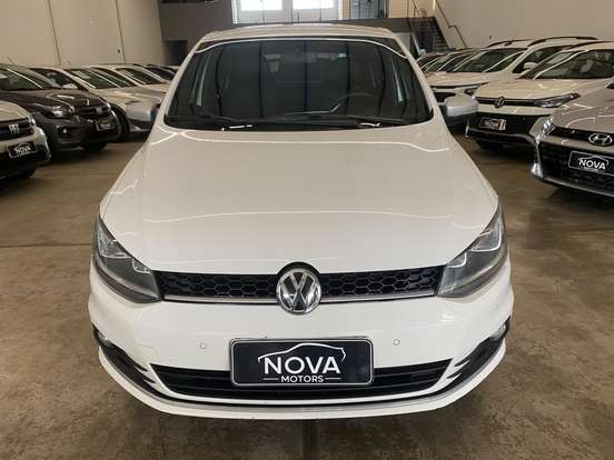 VOLKSWAGEN-FOX-2015