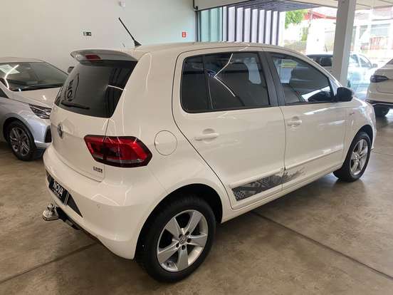 VOLKSWAGEN-FOX-2015