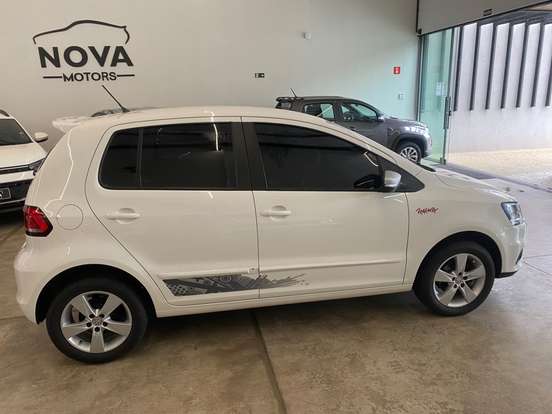 VOLKSWAGEN-FOX-1.6 MI ROCK IN RIO 8V FLEX 4P MANUAL VOLKSWAGEN-FOX-2015