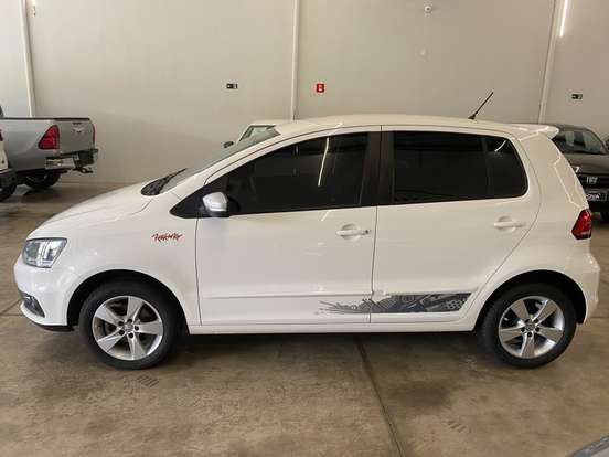 VOLKSWAGEN-FOX-1.6 MI ROCK IN RIO 8V FLEX 4P MANUAL VOLKSWAGEN-FOX-2015