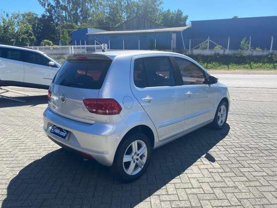 VOLKSWAGEN-FOX-2015